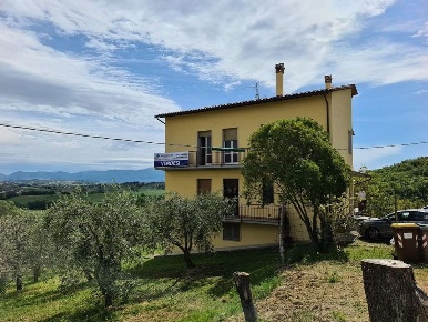 Foto Appartamento a Giano dell'Umbria di 150 m² con 7 locali in vendita