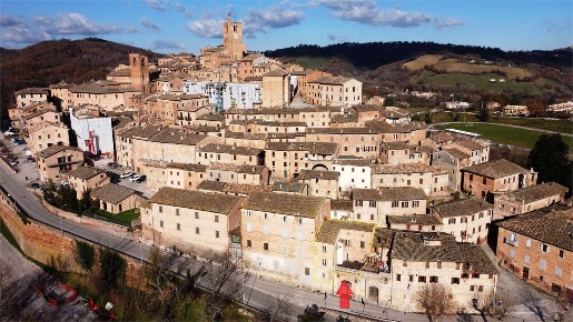 Foto Appartamento in Via Bruno Buozzi, Sarnano di 360 m² con 12 locali