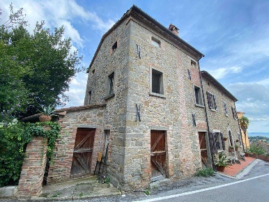 Foto Appartamento a Tuoro sul Trasimeno di 103 m² con 4 locali in vendita