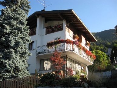 Foto Villa unifamiliare in Via Roma  5, Centro Valle Intelvi di 250 m²