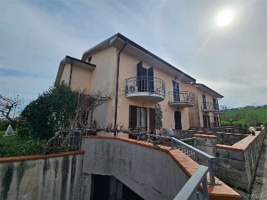 Foto Villa a schiera in Via 2 Giugno 31, Monte Roberto di 250 m² in vendita