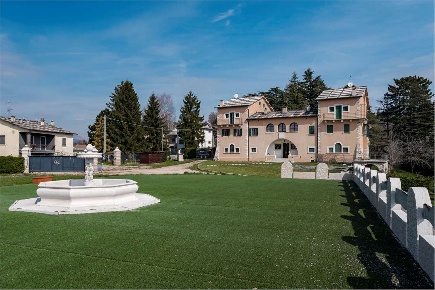 Foto Appartamento a Bosco Chiesanuova di 500 m² con 12 locali in vendita