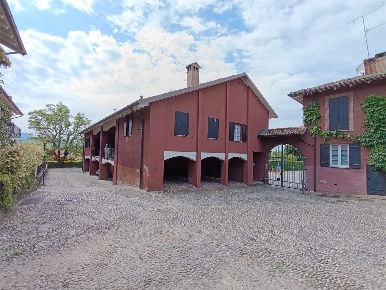 Foto Appartamento in Via A. Moro 122, Molteno di 81 m² con 2 locali