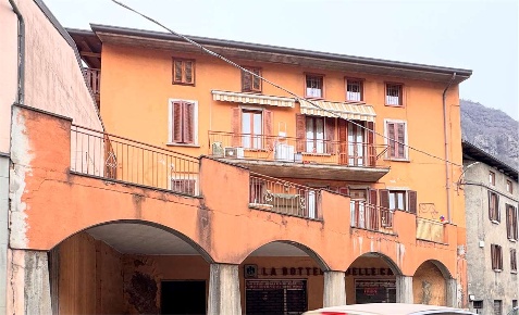 Foto Appartamento in Via nazionale 45, Rogno di 260 m² con 5 locali