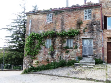Foto Appartamento in Via Roma, Sarnano di 108 m² con 6 locali in vendita