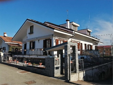 Foto Appartamento in via valdo fusi, Airasca di 236 m² con 4 locali