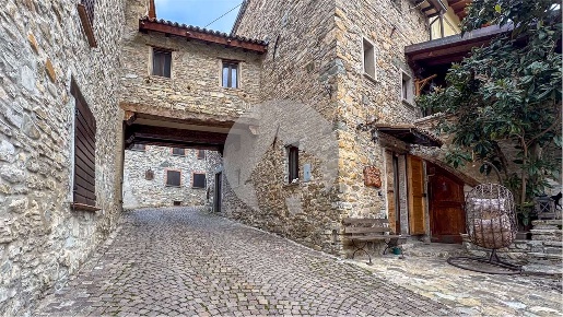 Foto Appartamento in Via cerezzola  31, Canossa di 61 m² con 4 locali