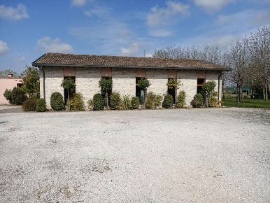 Foto Villa unifamiliare a Annone Veneto di 175 m² con 7 locali in vendita