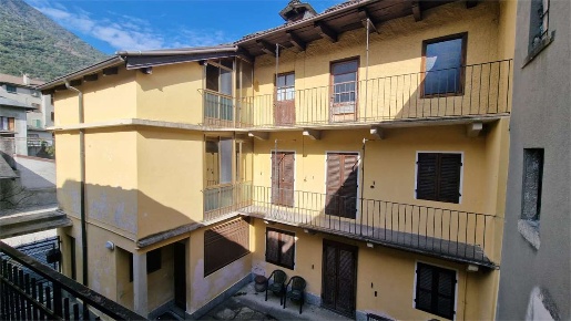 Foto Appartamento in Vicolo dell'aia 6, Ornavasso di 190 m² con 4 locali