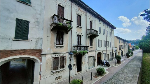Foto Appartamento in Via della Vittoria 17, Molteno di 180 m² con 4 locali