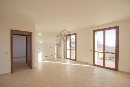Foto Appartamento in M. R. BERTOLINI, Viano di 77 m² con 4 locali