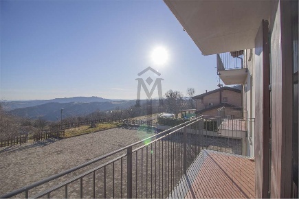 Foto Appartamento in M. R. BERTOLINI, Viano di 77 m² con 4 locali