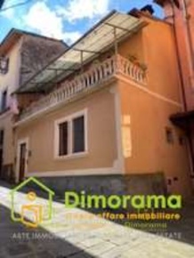 Foto Appartamento in Via Domenico Bertini, Gallicano di 130 m² con 6 locali