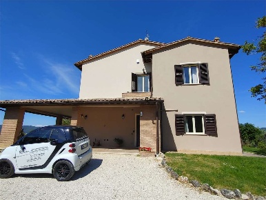 Foto Villa unifamiliare a Collazzone di 350 m² con 20 locali in vendita