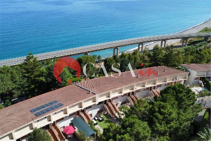 Foto Villa a schiera in contrada Torre del Lauro snc, Caronia di 98 m²