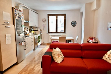 Foto Appartamento in Via Benedetto Costa 84, Sarnano di 88 m² con 4 locali