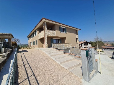 Foto Appartamento a Giano dell'Umbria di 90 m² con 3 locali in vendita