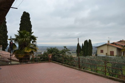Foto Appartamento a Lucignano di 360 m² con 10 locali in vendita
