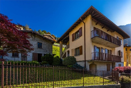 Foto Villa unifamiliare in Via Foppi, Ardesio di 250 m² con 8 locali