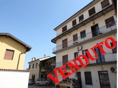 Foto Appartamento in Via Piave 23, Madone di 90 m² con 3 locali in vendita