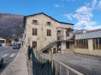 Foto Appartamento a Follina di 230 m² con 8 locali in vendita