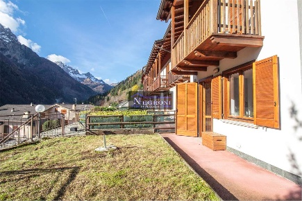 Foto Villa a schiera in Via Val Las  42, Ardesio di 134 m² con 4 locali