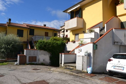 Foto Villa a schiera a Lucignano di 84 m² con 5 locali in vendita