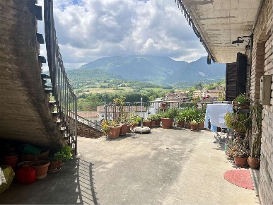 Foto Appartamento in Via Bruno Buozzi, Sarnano di 115 m² con 4 locali