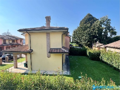 Foto Villa a schiera in via I Maggio, San Possidonio di 204 m² con 5 locali