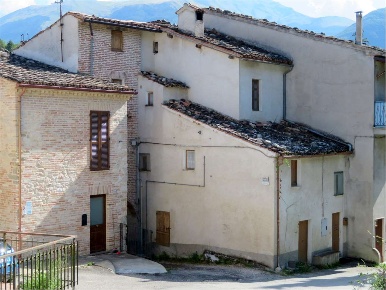 Foto Villa a schiera in Contrada Romani, Sarnano di 108 m² con 4 locali