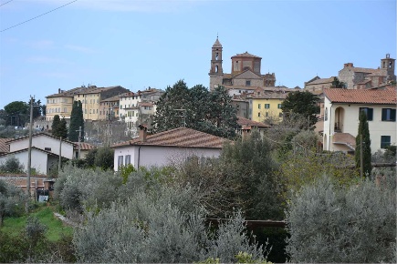 Foto Villa bifamiliare a Lucignano di 350 m² con 8 locali in vendita