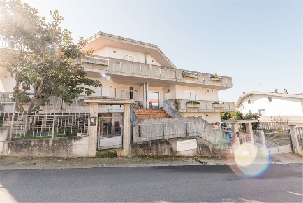 Foto Appartamento in via pignatara 175, Cappelle sul Tavo di 250 m²