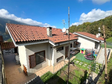 Foto Villa unifamiliare in Borgata Caserme  59, Villar Perosa di 255 m²