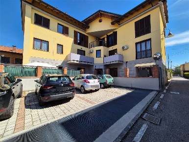 Foto Appartamento in Via xxv aprile, Fenegrò di 175 m² con 3 locali