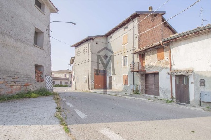 Foto Appartamento in fondiano 11, Viano di 305 m² con 6 locali in vendita