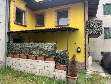Foto Appartamento in via Compiano 70, Canossa di 142 m² con 6 locali