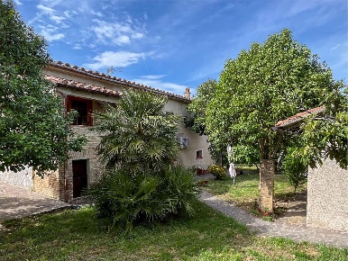 Foto Appartamento in via Avolante 4, Monte Roberto di 205 m² con 8 locali