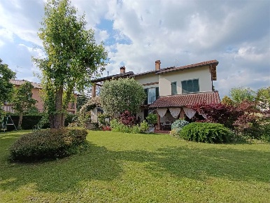 Foto Villa unifamiliare in via ugo festini, Paderno d'Adda di 350 m²