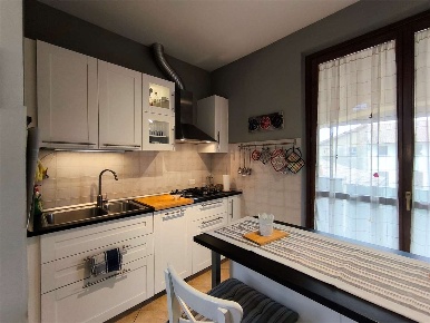 Foto Appartamento in via moro da fenegrò 3, Fenegrò di 79 m² con 3 locali