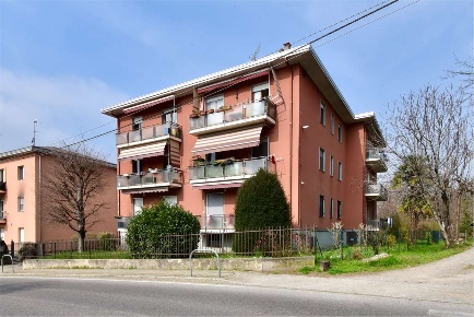 Foto Appartamento a Senna Comasco di 105 m² con 3 locali in vendita