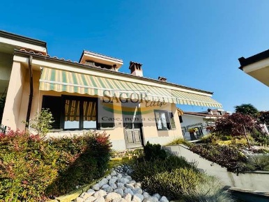 Foto Villa unifamiliare in Via Gingo 37, Airasca di 300 m² con 6 locali