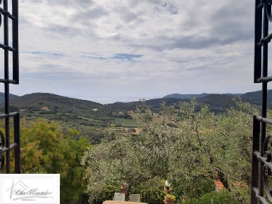 Foto Appartamento a Porto Azzurro di 100 m² con 5 locali in vendita