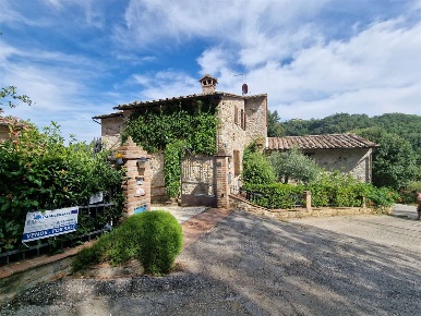 Foto Villa unifamiliare a Piegaro di 400 m² con 10 locali in vendita