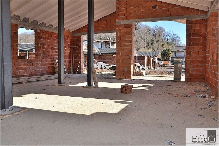 Foto Villa unifamiliare in Via Como, Leggiuno di 130 m² con 6 locali