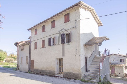 Foto Appartamento in CA DE' PAZZI 27, Viano di 115 m² con 6 locali