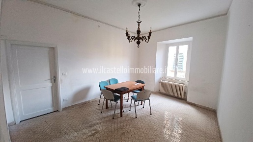 Foto Appartamento a Lucignano di 131 m² con 6 locali in vendita