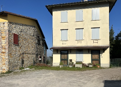 Foto Villa unifamiliare a Viano di 217 m² con 6 locali in vendita
