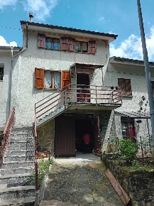 Foto Villa a schiera a Bedonia di 90 m² con 5 locali in vendita