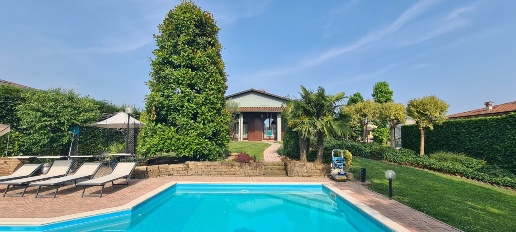 Foto Villa unifamiliare in via Gramsci 5, Comezzano-Cizzago di 700 m²