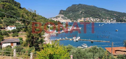 Foto Villa unifamiliare a Portovenere di 80 m² con 5 locali in vendita